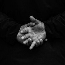 1MZ2902_export_klein Hands